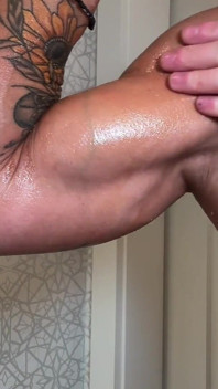 Kandy Memerintah Strok Jahat Awak: Flexing Joi yang direndam minyak