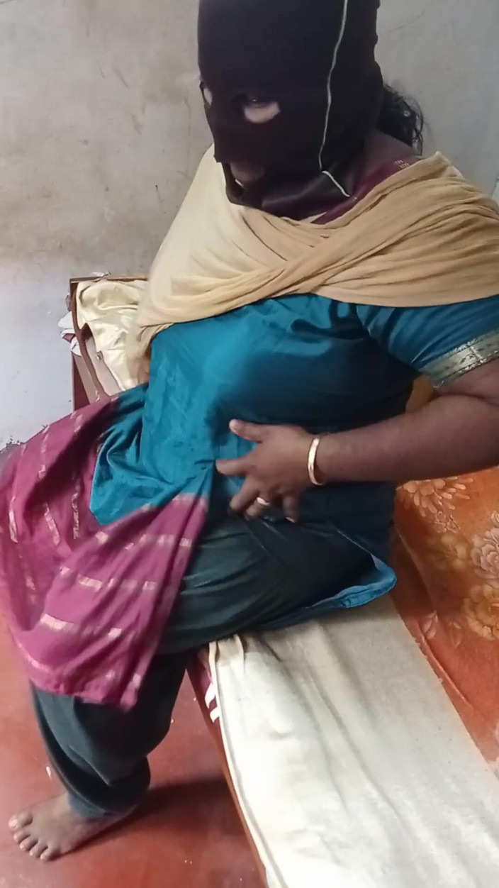 Bedroom: Indian Anty Hot Scenes