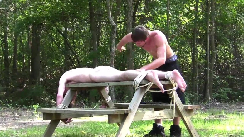 Dream Boy Bondage: Mesa coronada - capítulo 2