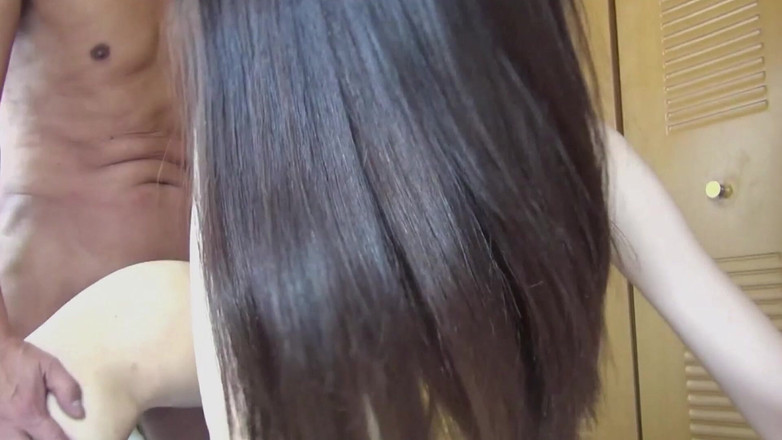 JAPAN IN LOVE: Aziatische tieners scène-1_beautiful Japanse tiener met kleine tieten geniet van...