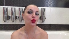 Goddess Misha Goldy: Lippen riechen, küssen, entengesicht mit riesigen roten lippen. Zungefetisch und...