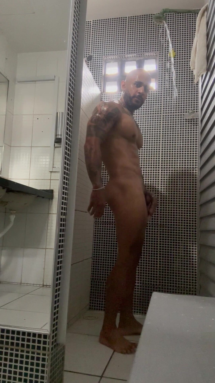 Oxe Nandinho: Shall We Take a Shower?