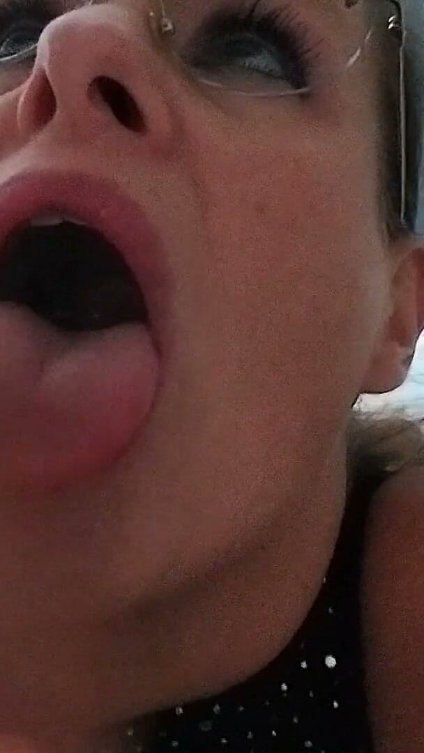 Jadelareine: Jade Adore Joué Avec La Bouche