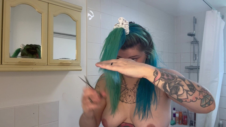 EeveeXo: Topless Haircut