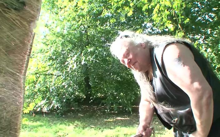 BDSM Deutschland: Seks threesome bdsm di luar ruangan