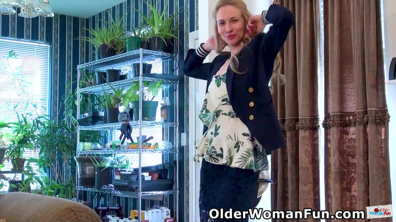 Older Woman Fun: Blonde MILF Ciel From the Usa Will Seduce You with...