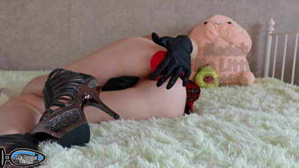 Me_little_fetish: Distruzione anale distruzione culo piccolo dildo sotto la gonna senza...