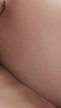 Pantat bahenol cewek nakal asia dientot habis-habisan sama kontol besar sampai lubangnya menganga lebar