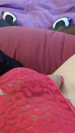 Cindy Belfast: Un petit clix avec un plug anal fait des pré-éjacs...