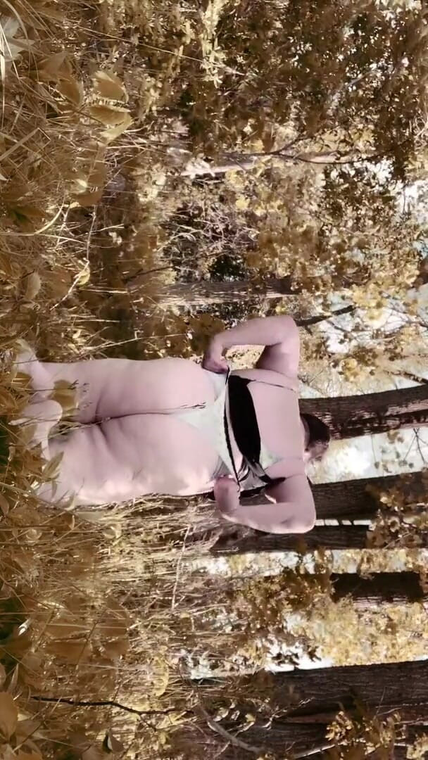 King Of Crossdress: Plajda insanların yanında tehlikeli pozlar 4 u