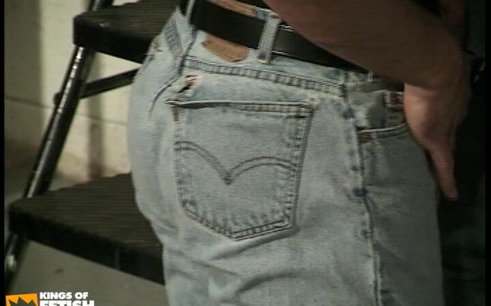 Gay Diaries: Empleada musculosa es follada por su jefe antes de salir...