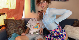 VibeWithMommy: 第一集！Ms. Crizzle学习做爱！我带你玩前戏，亲吻和磨你的衣服，让我们来哟