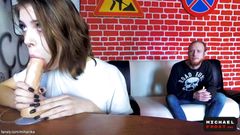 Michael Frost Pro: Mentre il ragazzo è via lei impara a succhiare dal suo...
