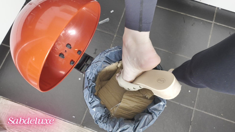 Sabdeluxe: Scholl 粉碎纸板