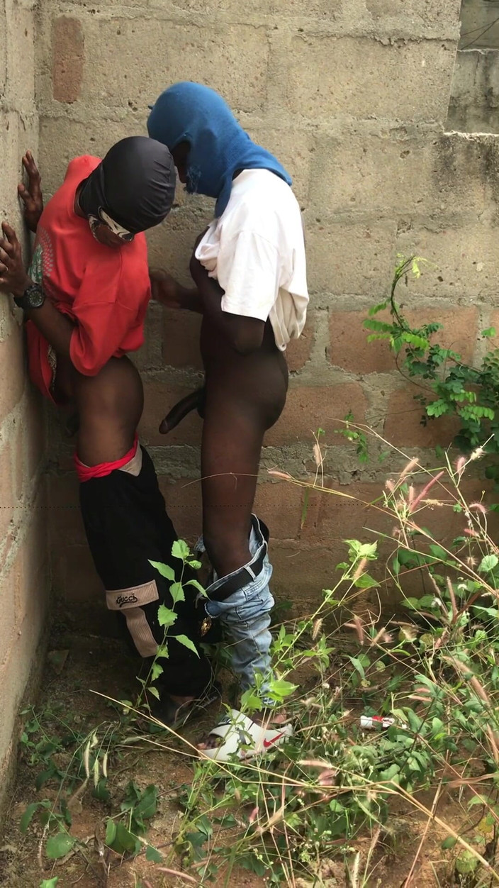 Sexylary: Risky Outdoor Sex These Boys Were Nearly Caught by Security...