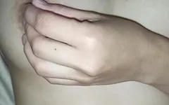 Como quiero que alguien quiera jugar con mis tetas.