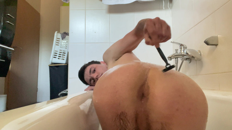 boyzxy212_2: Rosyjskie prysznice i golenia na dziurze i intymnej przestrzeni