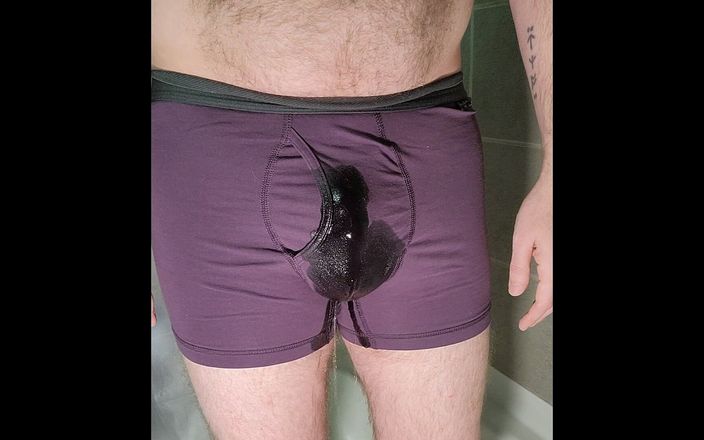 Solo Andy: Udarea lenjerii de pișat distracție și o explozie de spermă