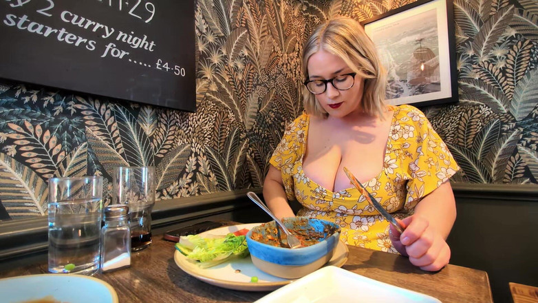 JessieHH: Cena con la matrigna Sfw gratis