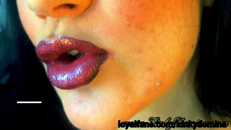 KinkyDomina: Black Lipliner sangat seksi