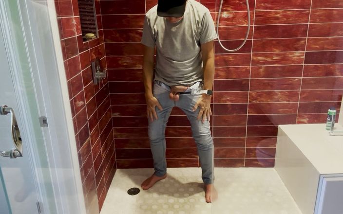 Barefoot Blake: Barefoot in Jeans Pissing Myself and Showing Dick and Ball