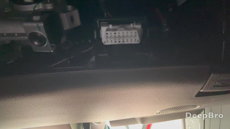 Deep bro: Jezdí na mém penisu svým obrovským zadkem a cítím, jak...