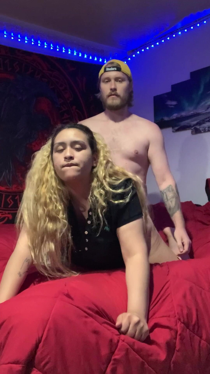 Sandn420: उसकी पैंटी को किनारे तक खींचो और उसकी चूत चोदो