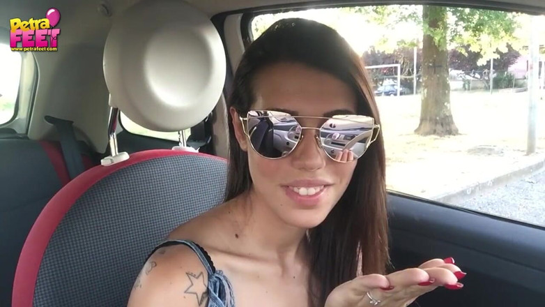 Smokin Fetish: La bella teen petra fuma in macchina