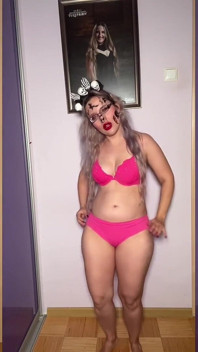 あなたのピンクのパンティーにお金を払う雄牛