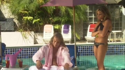 CBD Media: Sexy studentka s blonďatými vlasy a mladým jemným tělem jezdí...