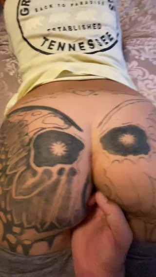 MzKiTTy91: PAWG MILF trémousse son cul