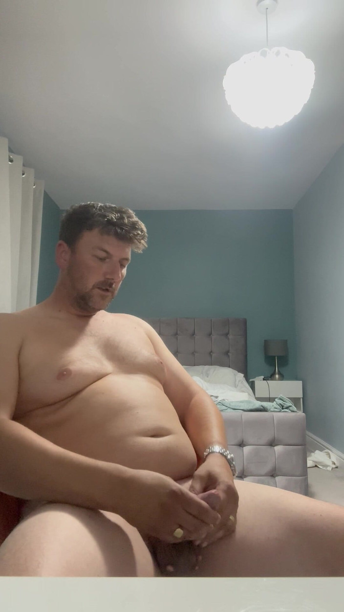 Jeffery videos: Horny Daddy Wanks and Fingers Arse
