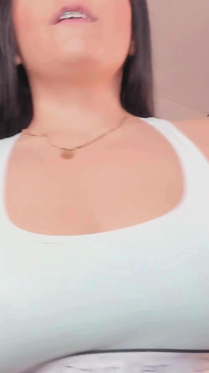 Ashley Curvy: 我喜欢舔和吮吸你那美妙又坚硬的阴茎