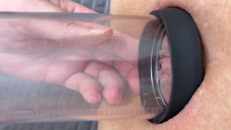 Nviz: Dito scopato quella figa pompata. Il vuoto l'ha resa così...