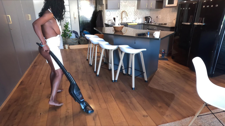 Black Swan: De schort-affaire - sexy milf krijgt haar kutje proeverij als cheesecake