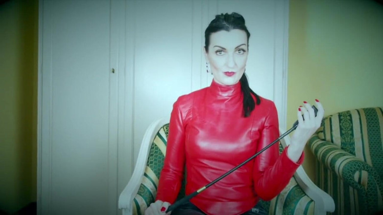 Lady Victoria Valente: Transexuală în sclavul meu financiar