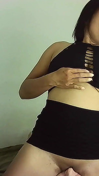 Thaiger je squat jízda Joey, dokud se tvrdě nevystříká