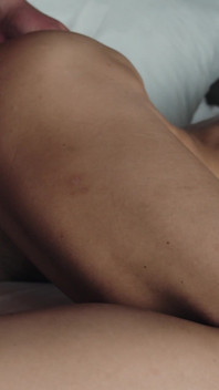 Sexe matinal torride avec une modèle de fitness amateur
