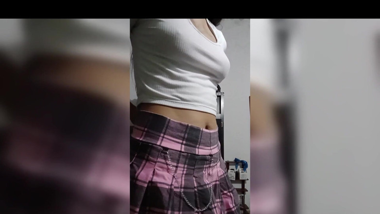 HomemadeTeenhot18: Teens18+ stuurt een video van haar tieten naar haar leraar...
