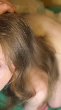 Vedere la persoana 1 cu muie cu oral adânc în gât, am vărsat o lacrimă, spermă în gură