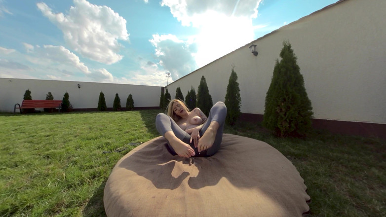 SassyTiff: Out door squirting