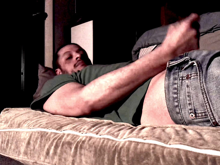 MisterFreak25: Pau gordo, buceta marrom e camisa verde