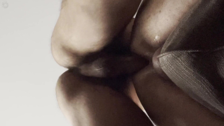 boyhaze: Üvey babasını kanepede sikiyor