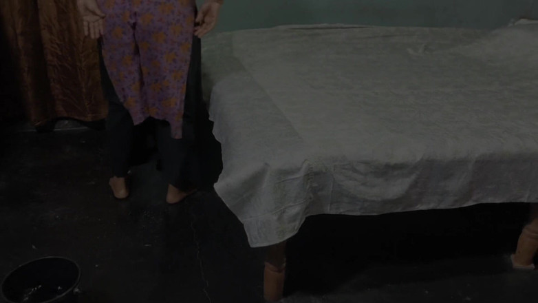 SAFI TV: Моя зведена тітонька прибирає в будинку, і я обійняв свою зведену тітоньку