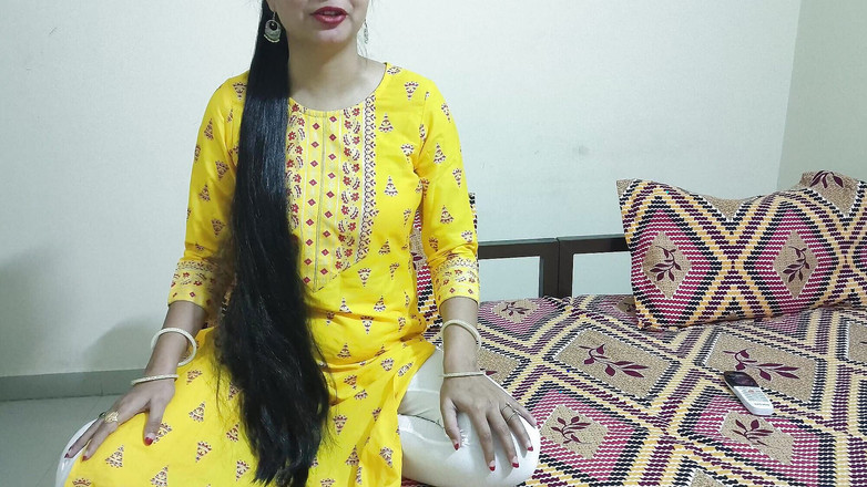 Saarabhabhi6: Играю на каменной бумаге ножницами, чтобы решить кто дрочит, кто, и я проигрываю, но сводный братец дает мне оргазм тоже