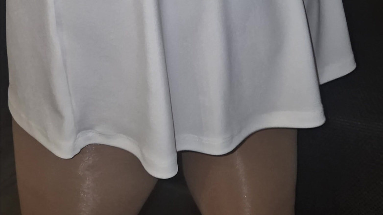 SavageHeater59: Pemerhati pantat skirt pendek putih