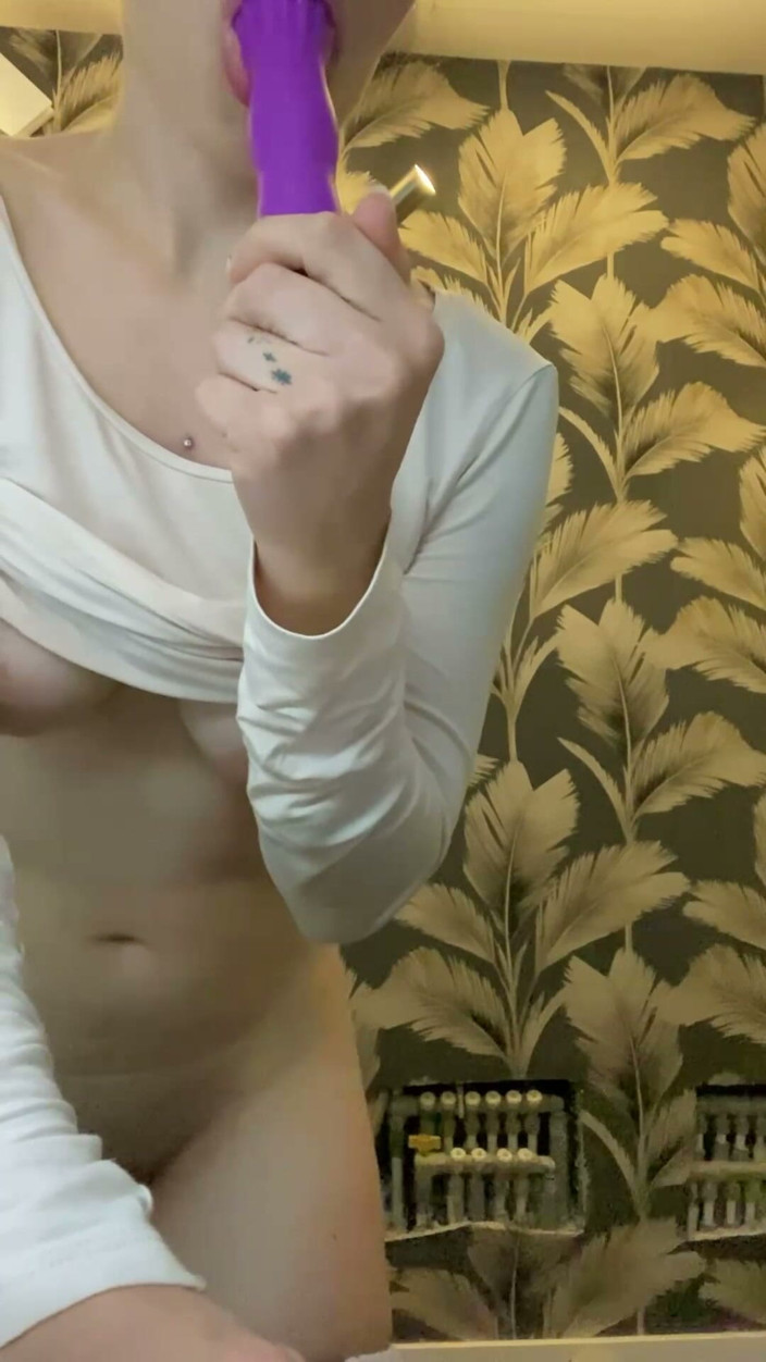 Dolls Cult: I'm Not Feeling Well Today and I Decided to Masturbate...