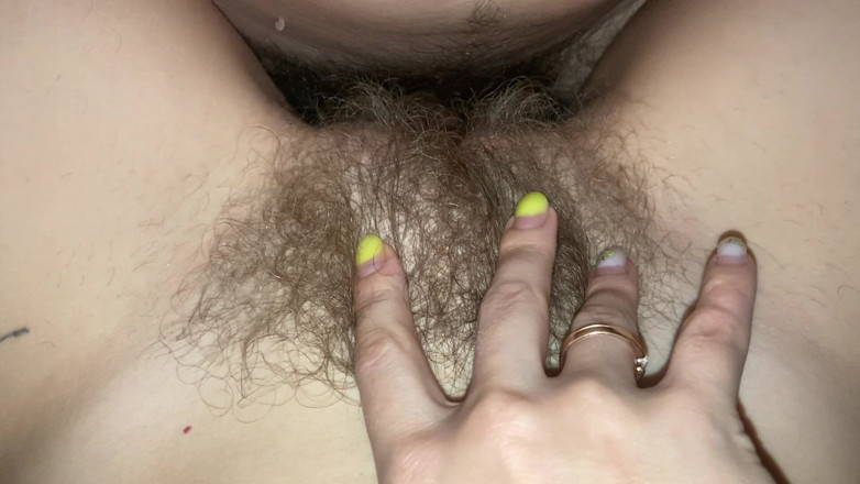 Risky Hairy Couple: Stor kuk knullar hårig fitta på nära håll