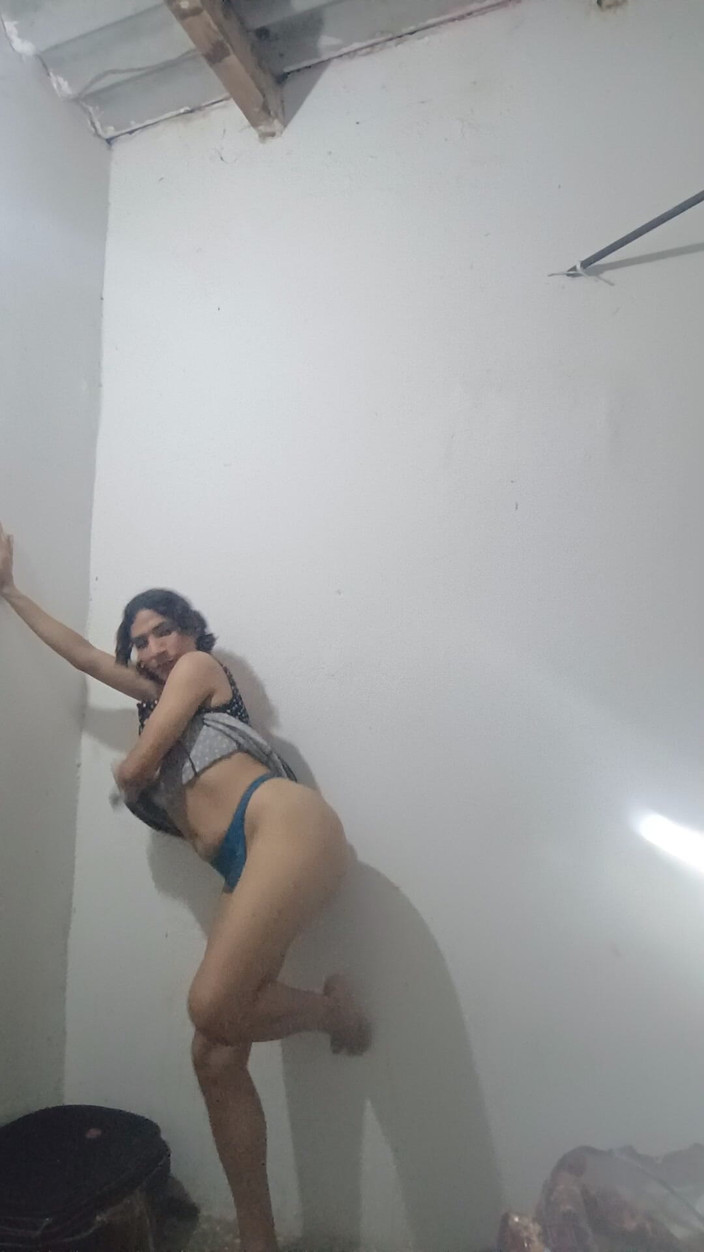 Femboy from Colombia: 这个新的性感舞蹈时刻