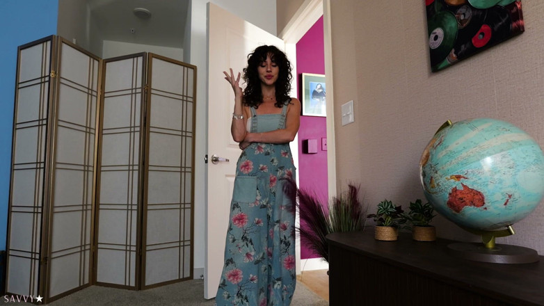 SavvyStar: Size Queen House Sitter